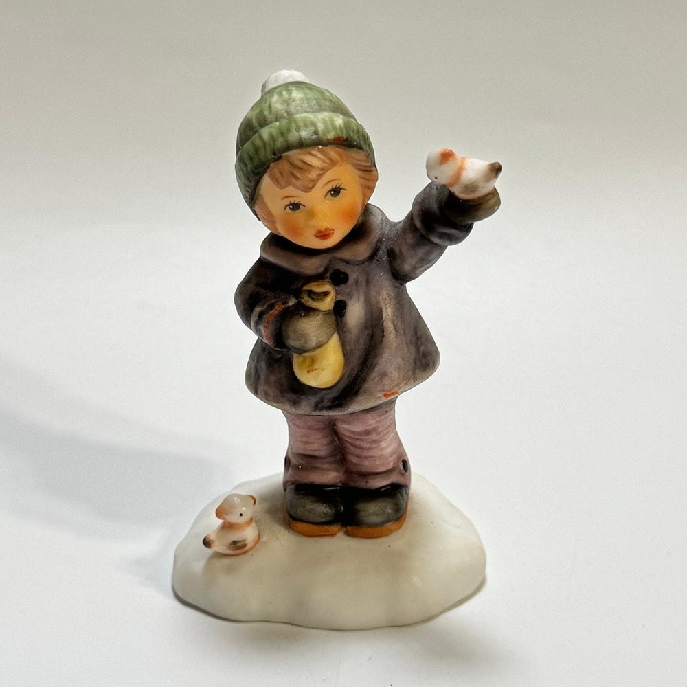Goebel Berta Hummel Figurine Small Peaceful Perch BH 86/P 2001 Winter Child Bird